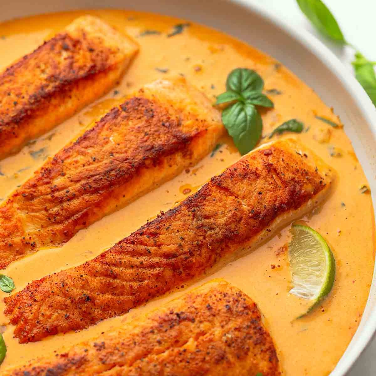 Creamy Coconut Salmon Curry: Healthy & Flavorful in 30 Mins